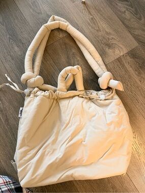 Ölend Beige Padded Knot-Handle Tote Bag